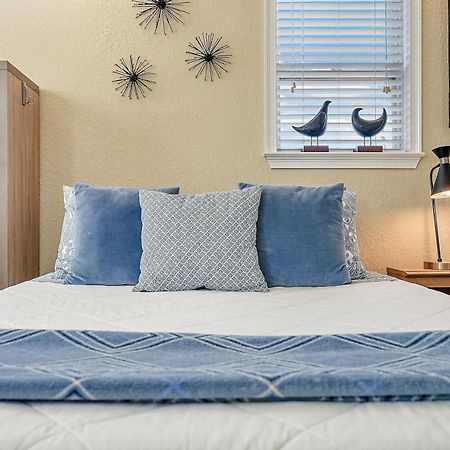 Retro Retreat In Dtsp - Explore The Downtown Area 세인트피터즈버그 외부 사진